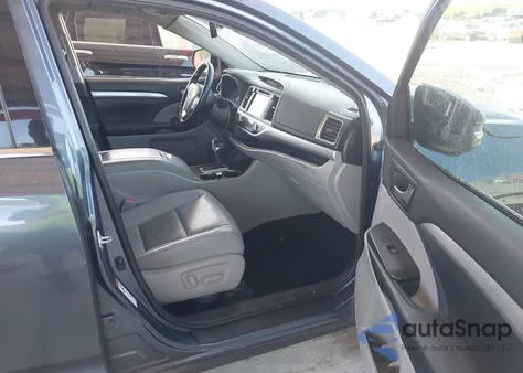 2019 Toyota Highlander Xle z USA, uszkodzony, nr VIN 5TDKZRFH7KS346594